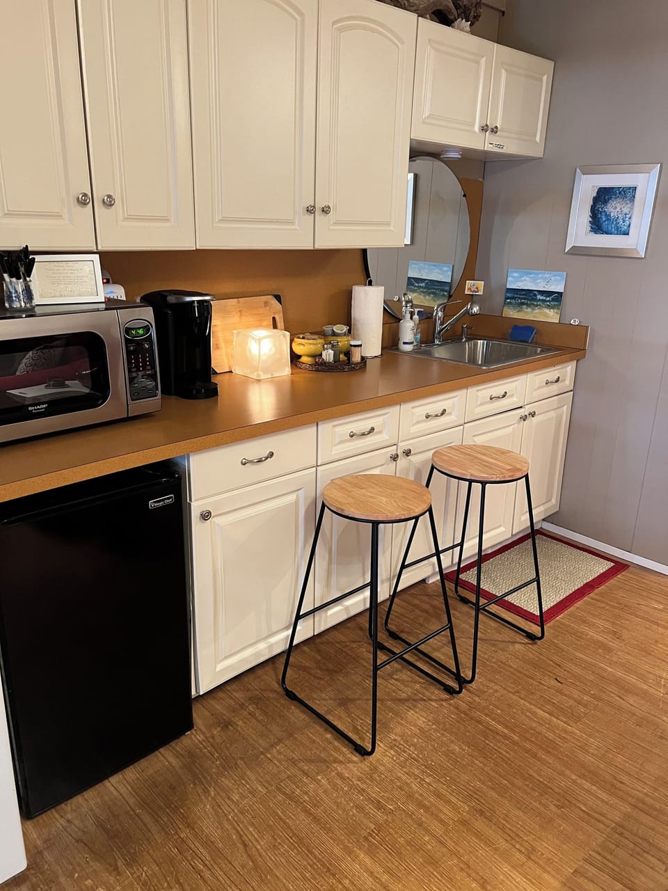 Kitchen area - no stove, but fully equipped for food preparation!