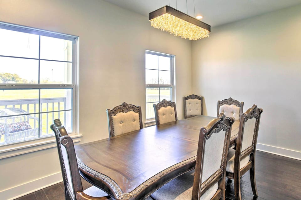 Dining Area | Dishware & Flatware