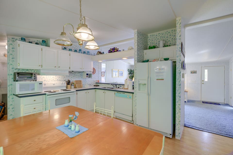 Kitchen | Fully Equipped | Cooking Basics | Dishware & Flatware