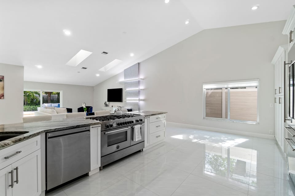 Beautiful Kitchen with high end appliances.