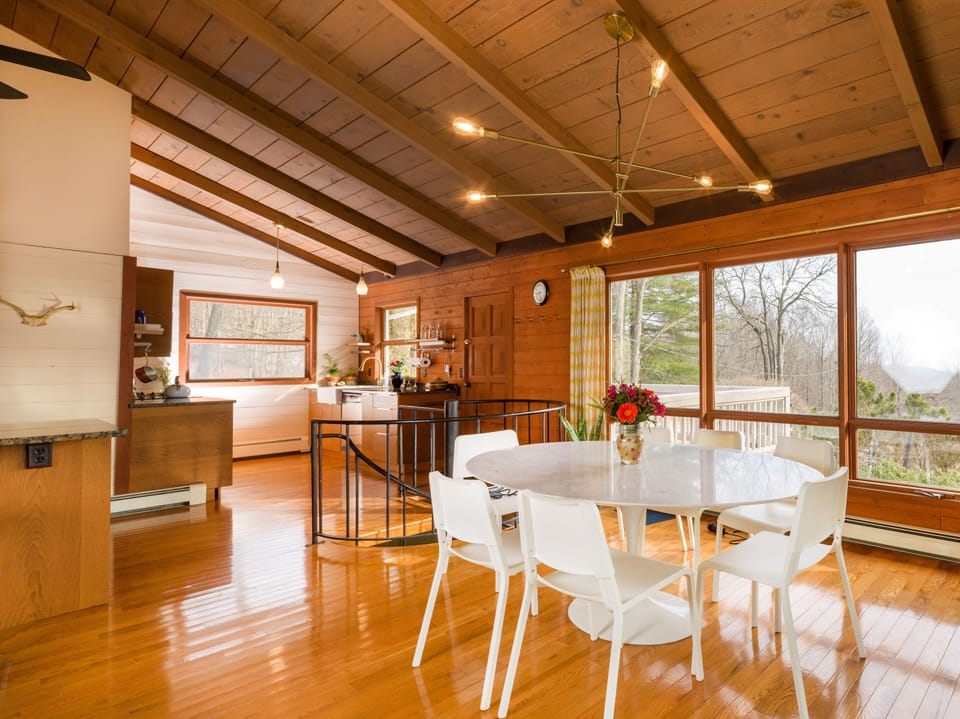 Kitchen/Dining with a view