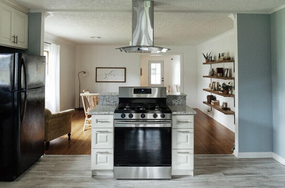 Island stove with bar overlooking the dining
