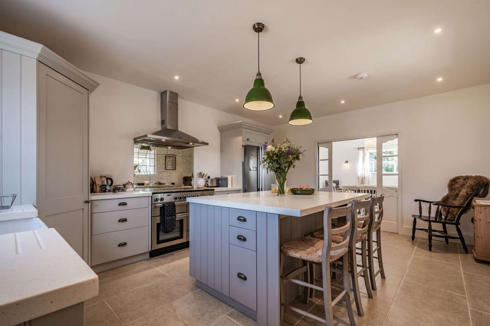 Ridge Barn Kitchen - StayCotswold