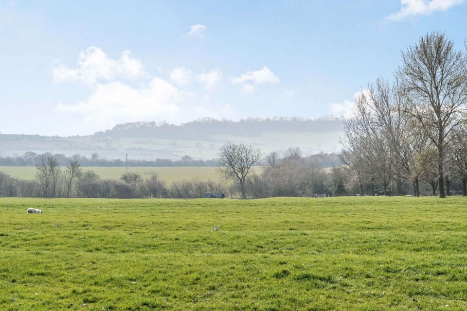 Ridge Barn Views - StayCotswold