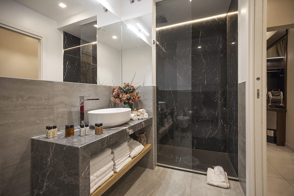 Classic Double Room | Bathroom | Shower, rainfall showerhead, hair dryer, slippers