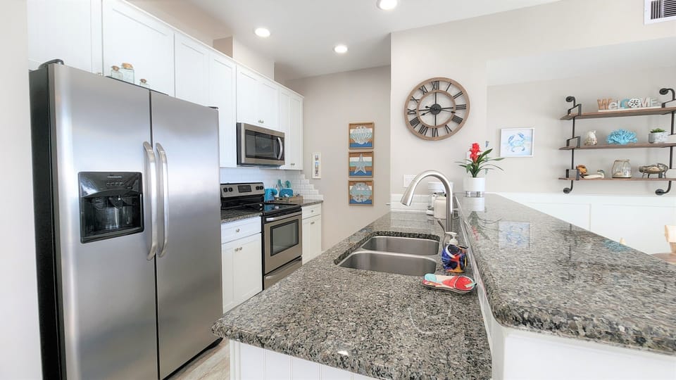 Kitchen fully equipped.