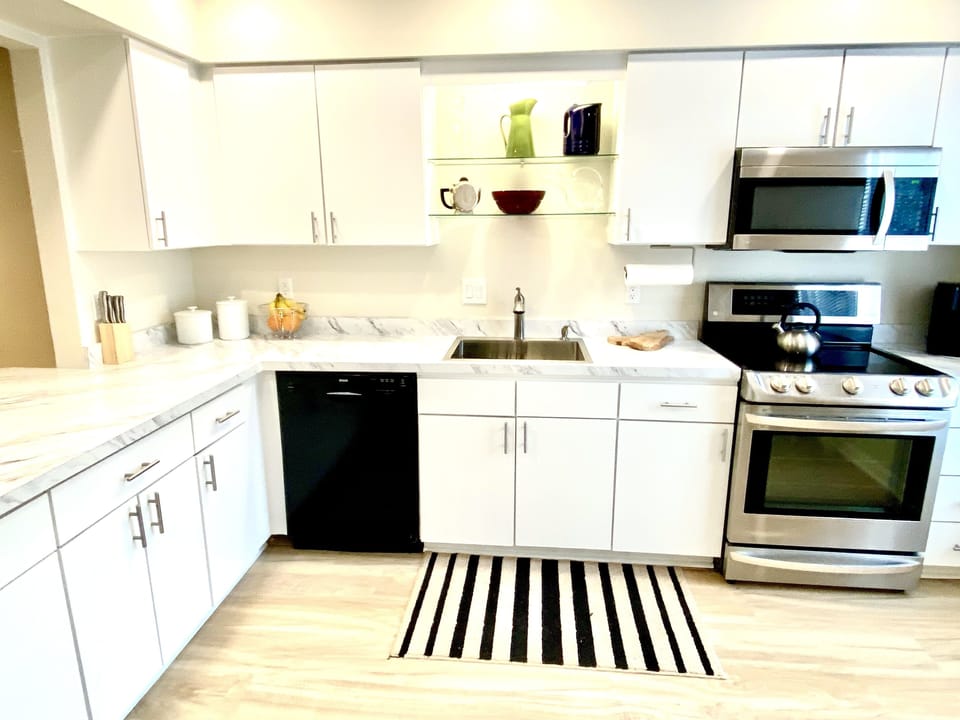Fully equipped kitchen — stainless steel appliances and ample counter space for everything from quick beach snacks to full seafood dinners for 8.
