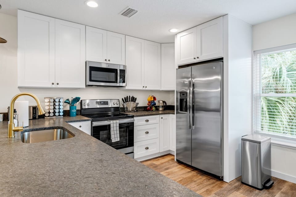 This kitchen is truly a dream to cook in! We tried to think of everything you might need, including spices, oil, and a full set of knives, cooking utensils, and dining utensils, including eco-friendly children plates, cups, and utensils. 