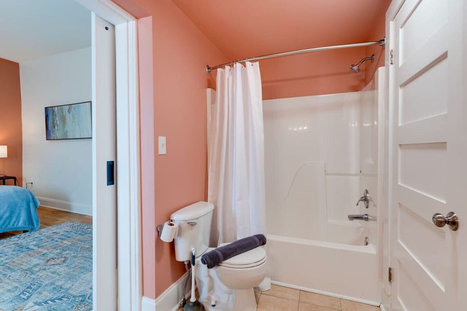 Full Bathroom 1