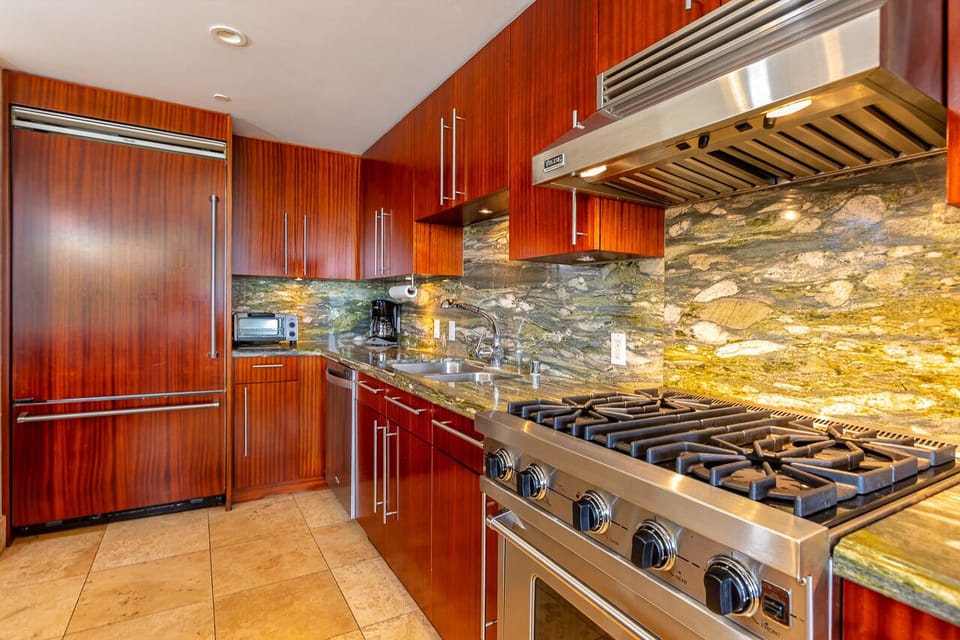 Cook with Aloha in this stylish kitchen