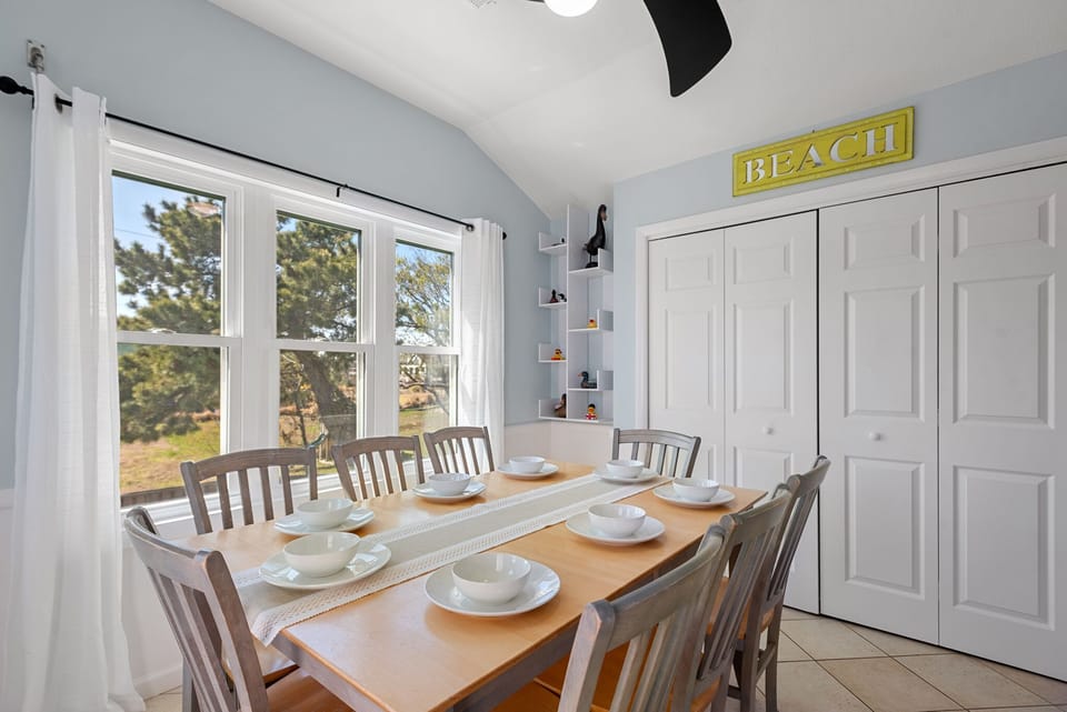 DU702: C And Sky | Dining Area