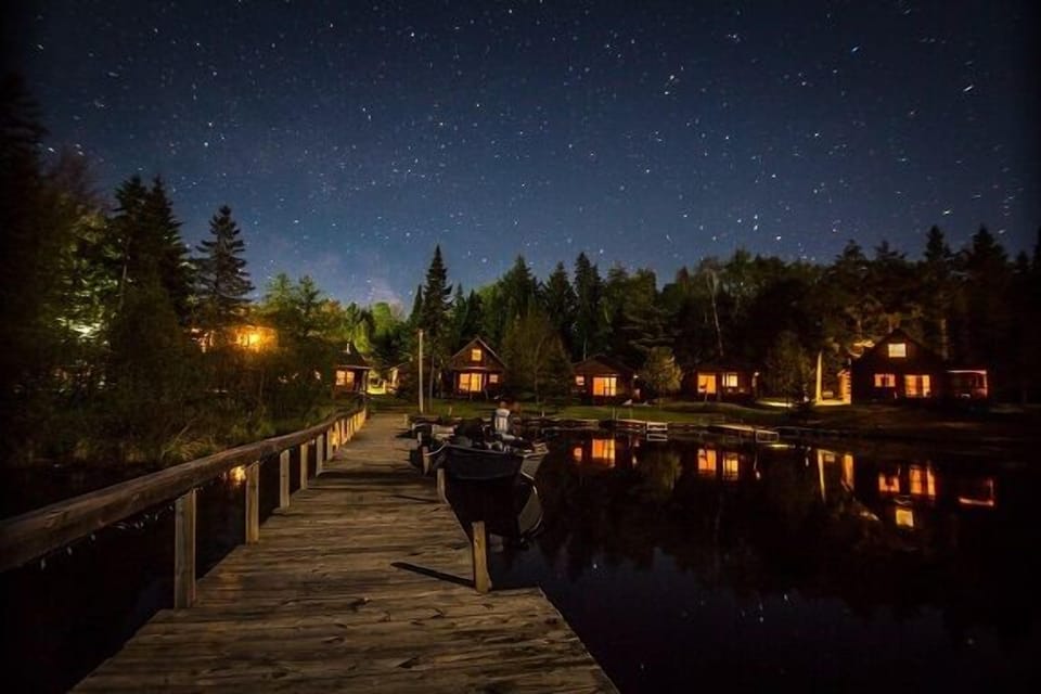 Enjoy fishing under the night sky