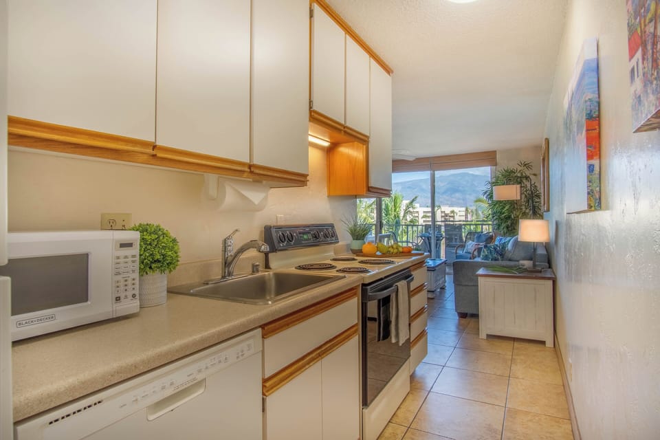 Nani Kai Hale 507- Kitchen
