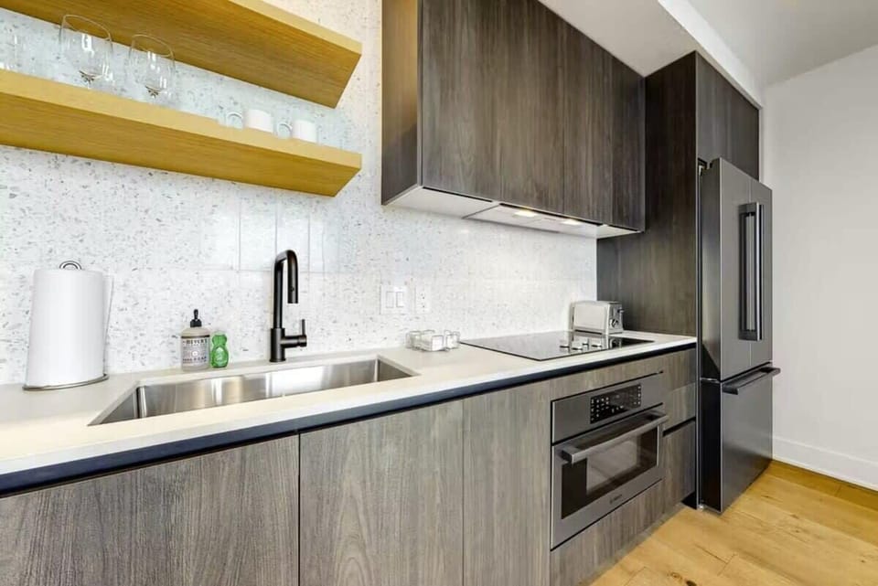 Full kitchen