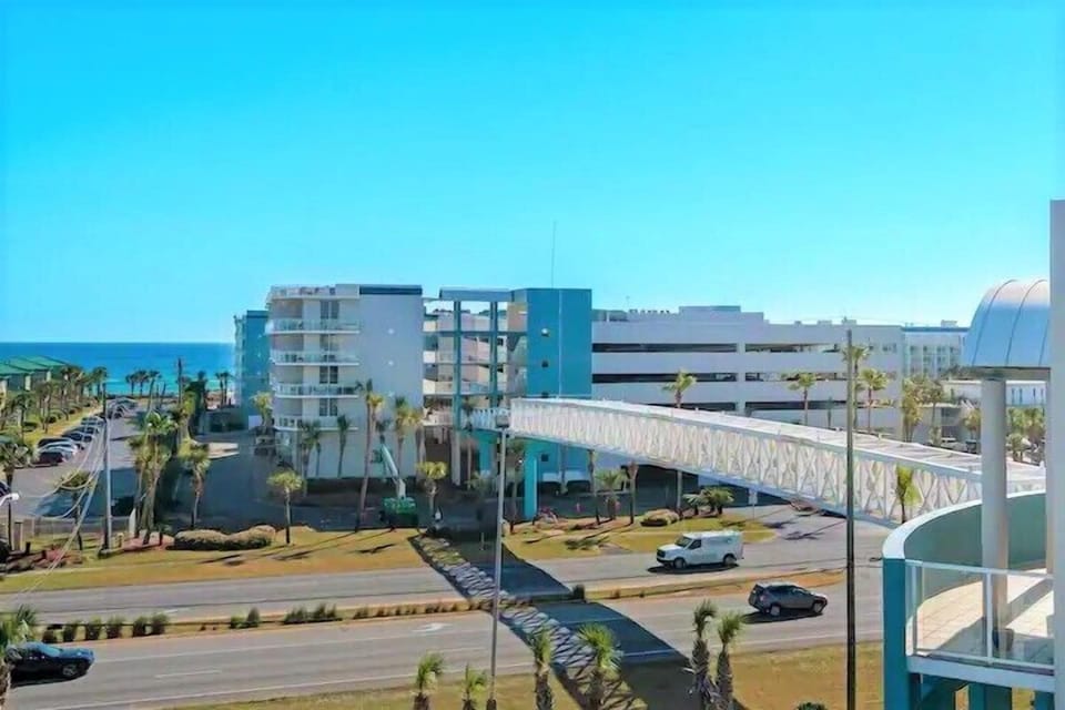 Walkway to Bayside