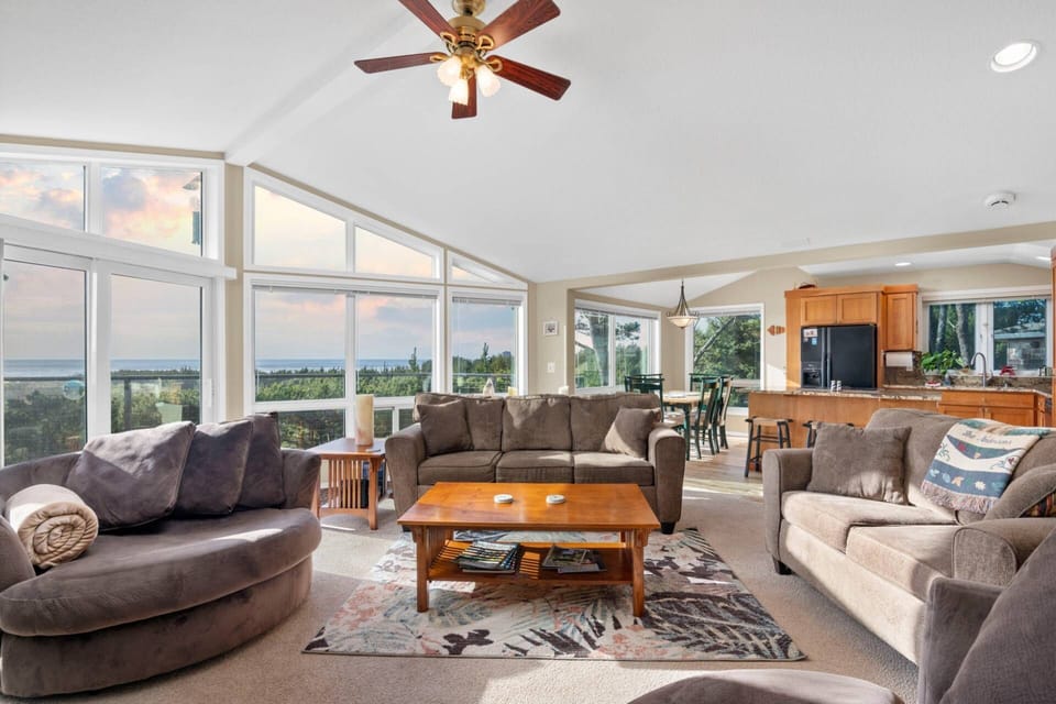 This spectacular oceanfront home sits at the end of secluded no-through road. You will enjoy fantastic Pacific Ocean views and breathtaking sunsets.