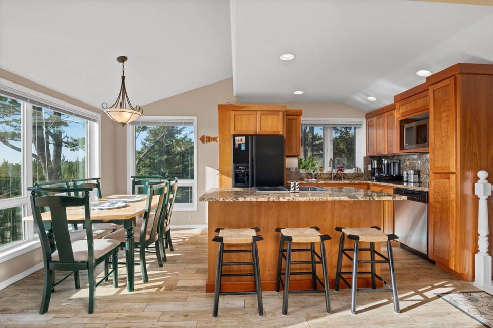 Cook delicious meals for breakfast, lunch, and dinner in this fully equipped kitchen. We suggest grabbing some seafood from a local market.