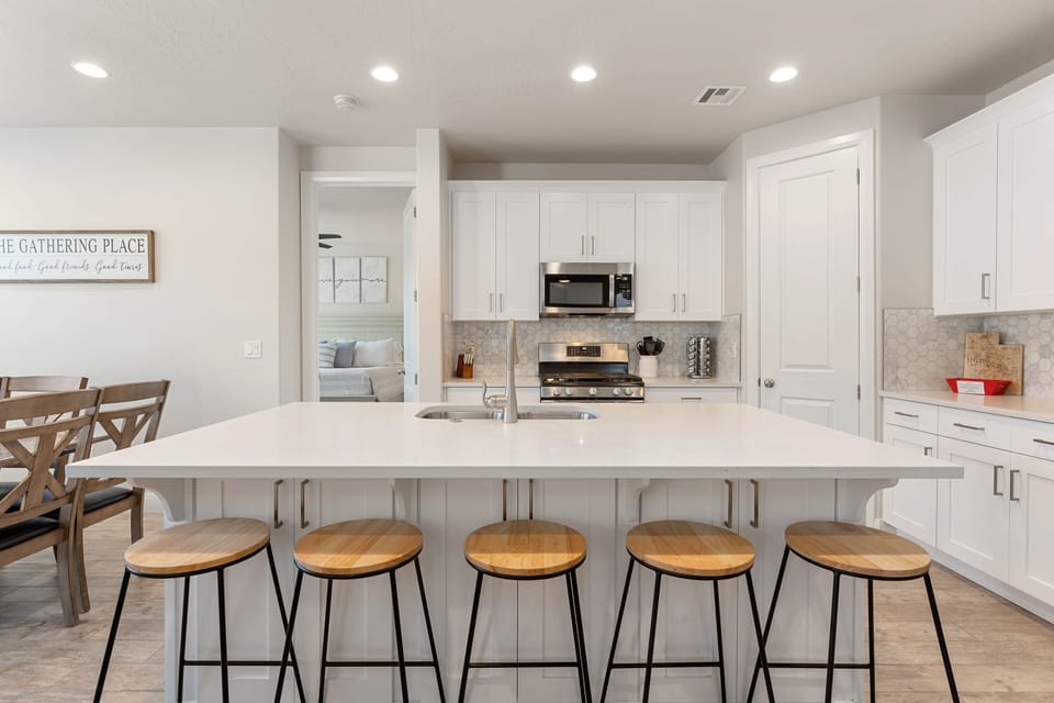 Townhome, 5 Bedrooms | Private kitchen | Coffee/tea maker, fridge, oven, toaster