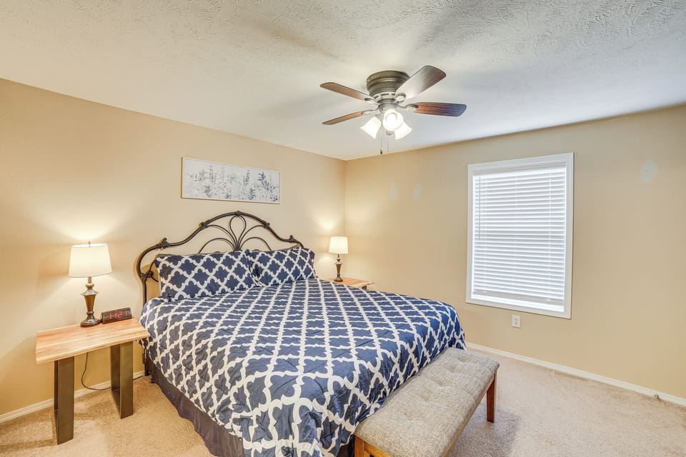 Bedroom 1 | King Bed | Smart TV | Linens Provided