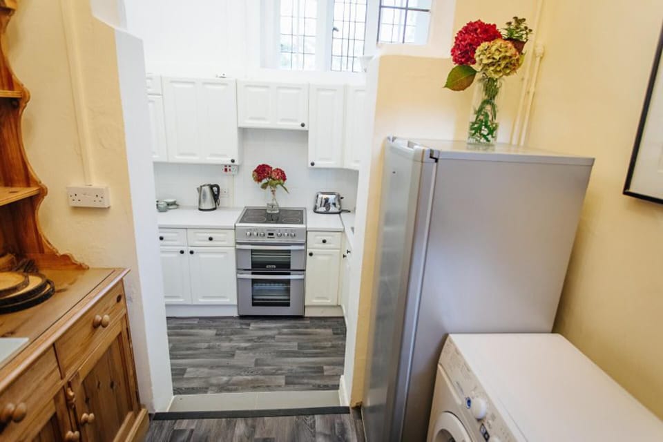 House | Private kitchen | Fridge, microwave, oven, stovetop