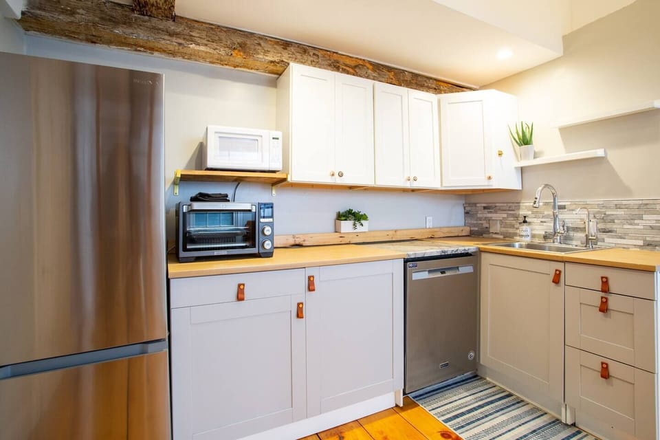 Kitchenette- No Stove