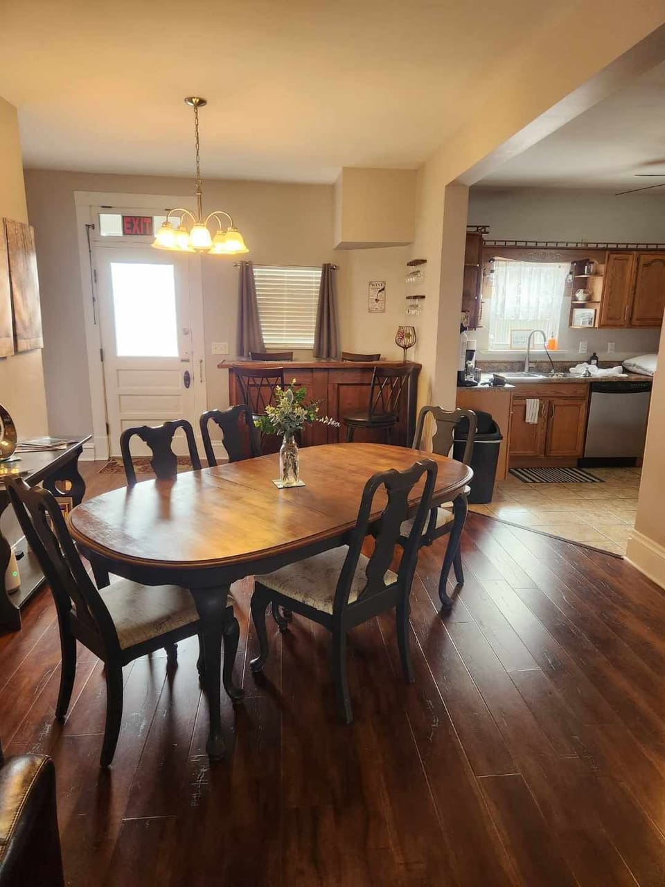 There are 6 chairs for the table 