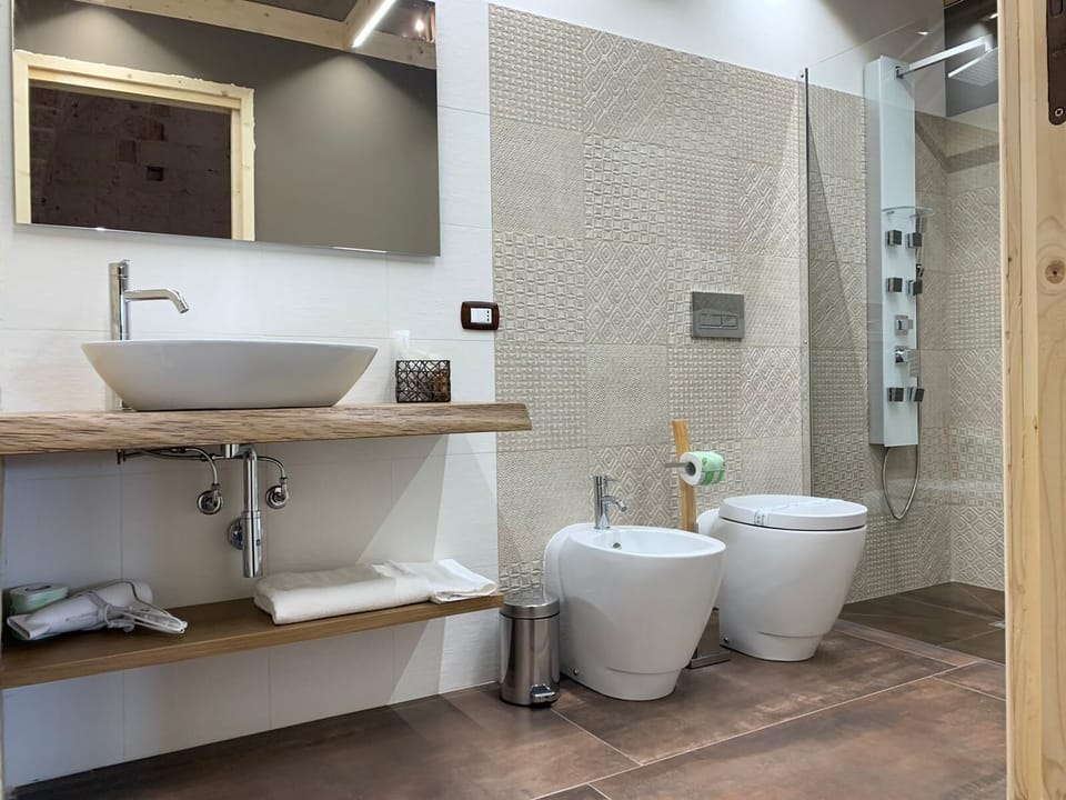 Deluxe Double or Twin Room | Bathroom | Slippers
