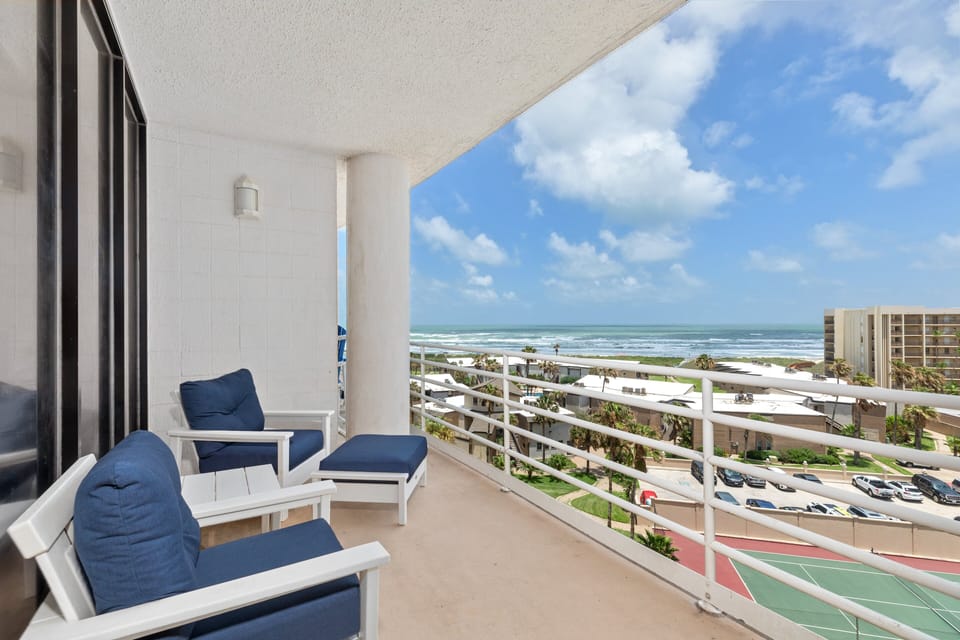 Gorgeous beach views from the balcony!