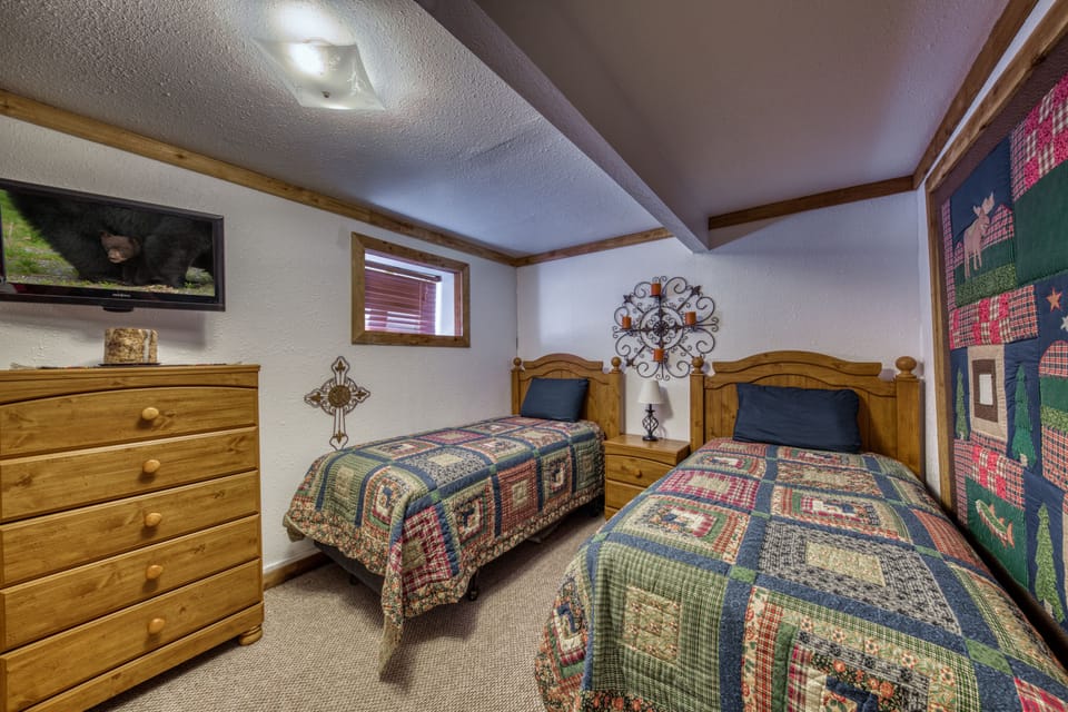 Cubhouse bunk space — 6 twin beds + 1 full bed — fun, flexible zone for kids & teens.