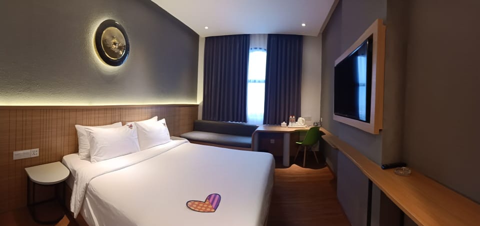 Deluxe Double Room | Free WiFi, bed sheets
