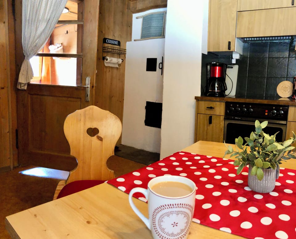 Chalet, 3 Bedrooms, Smoking, Balcony | Private kitchen