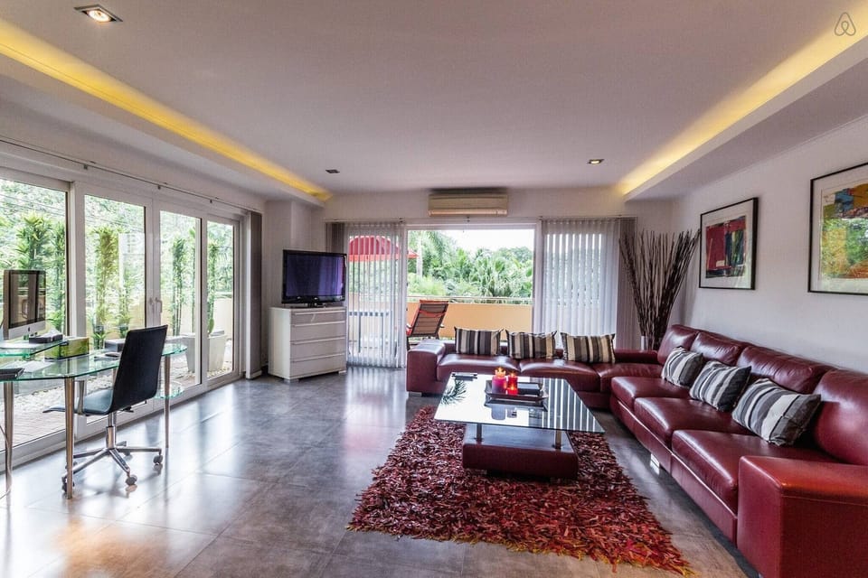 Apartment, 1 Bedroom, Balcony, City View | Living room