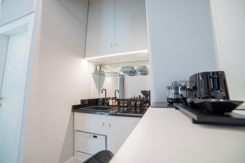 Apartment, 1 Bedroom, Balcony, City View | Interior