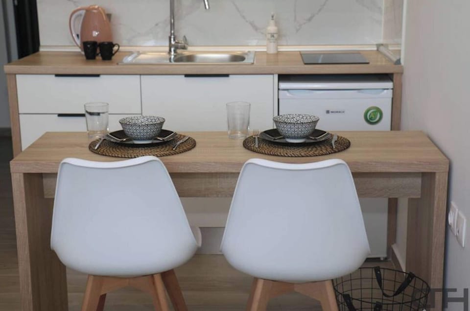 Studio, 1 Bedroom, Accessible, City View | Interior