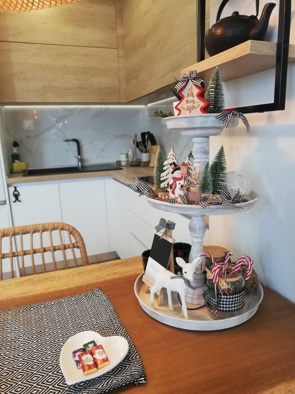 Apartment, 2 Bedrooms, Accessible, Balcony | Living area | Books