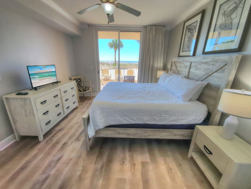 Azure #103 Master Bedroom - King Bed