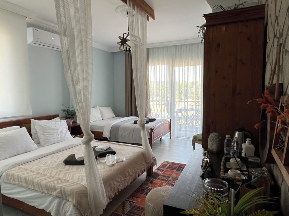 Grand Room | Premium bedding, free WiFi, bed sheets