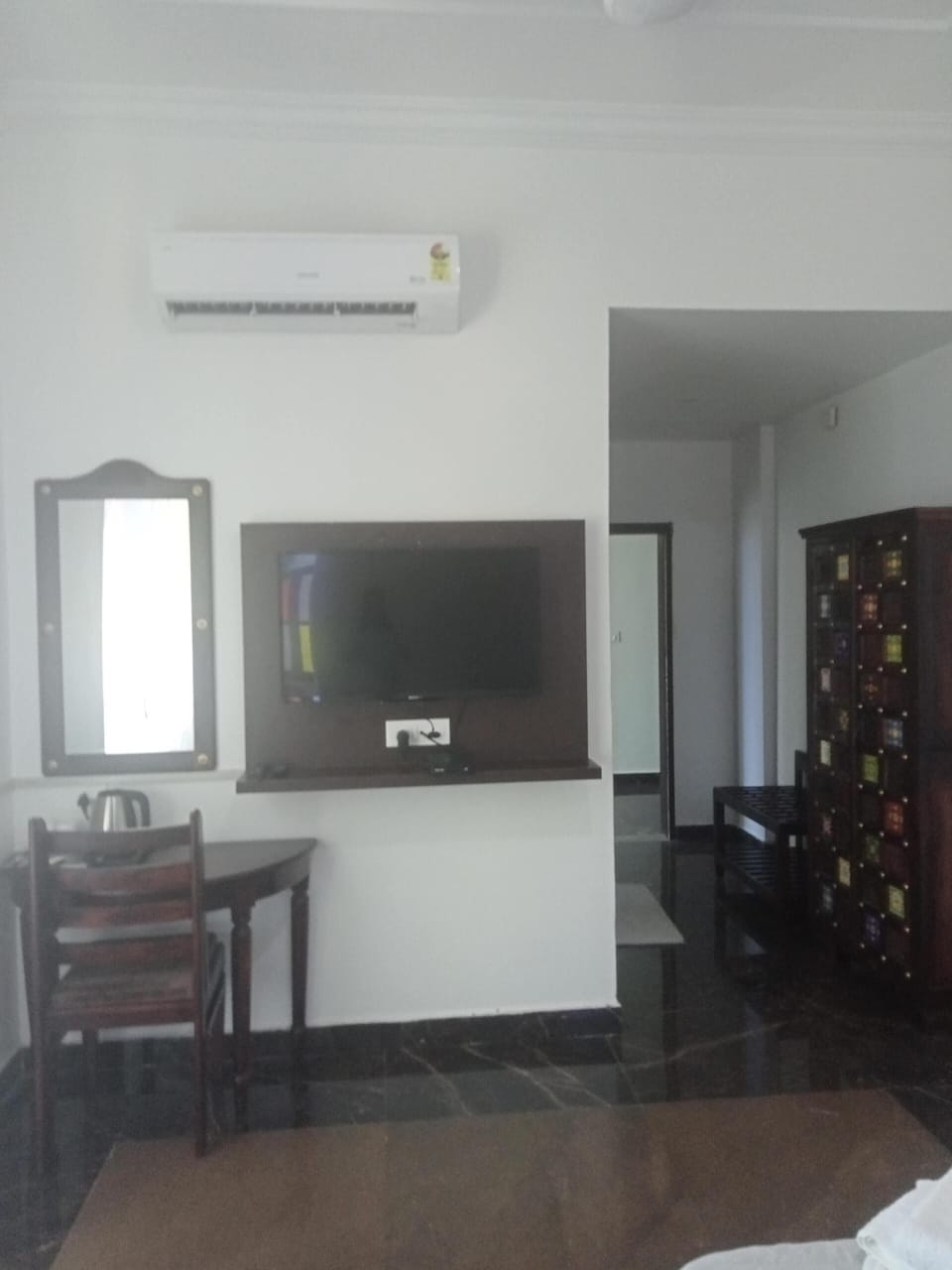 Family Room | Desk, free WiFi