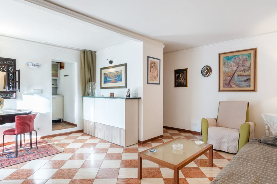 Apartment | Living area | TV