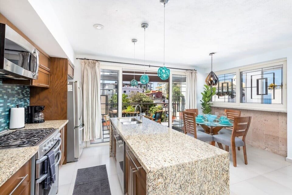 Full Sized Open Concept Kitchen