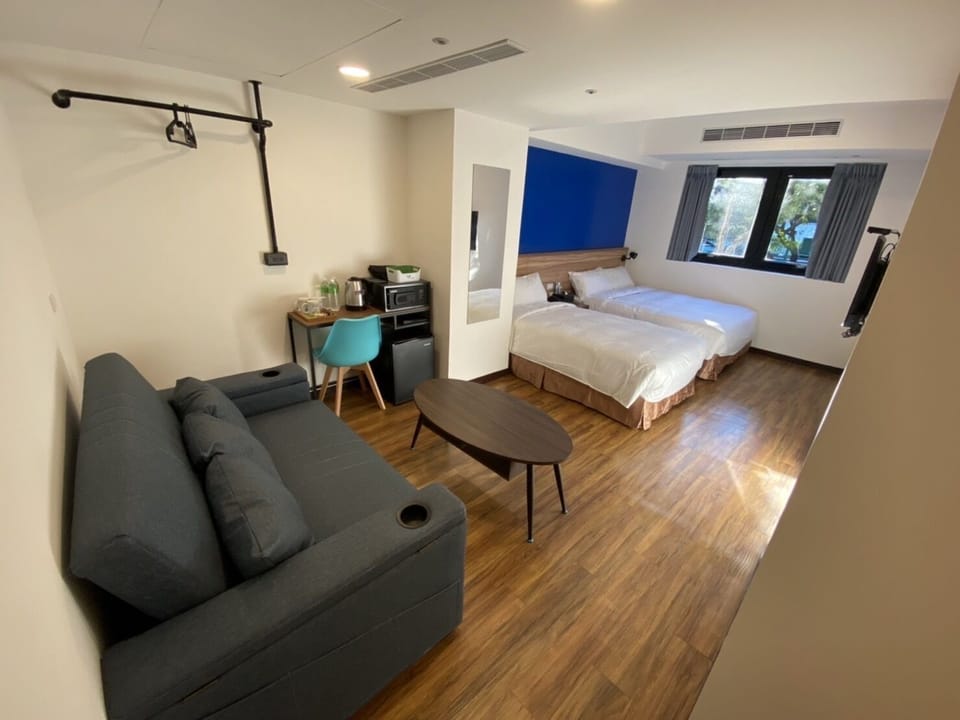 Superior Triple Room | Desk, free WiFi