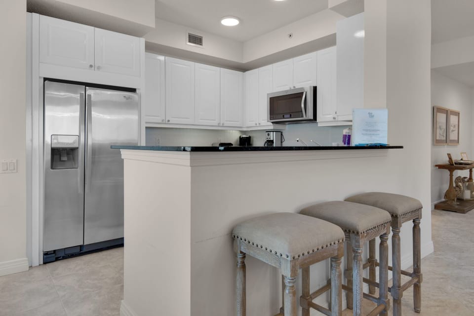 Kitchen Bar area