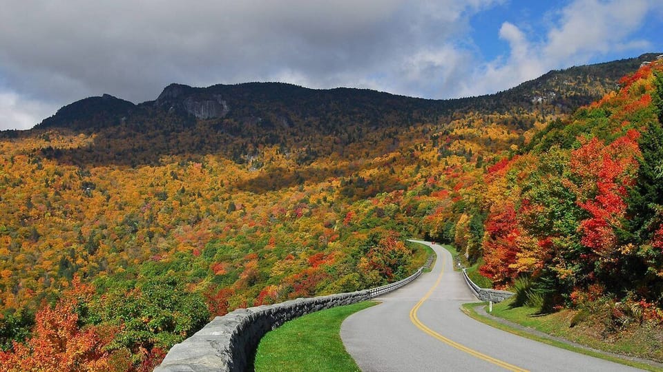The entrance to Blue Ridge Parkway is approximately 5 minutes away! You are only a 20-30 minute drive to some of the areas best hikes including Craggy Gardens and Rattlesnake Lodge! 