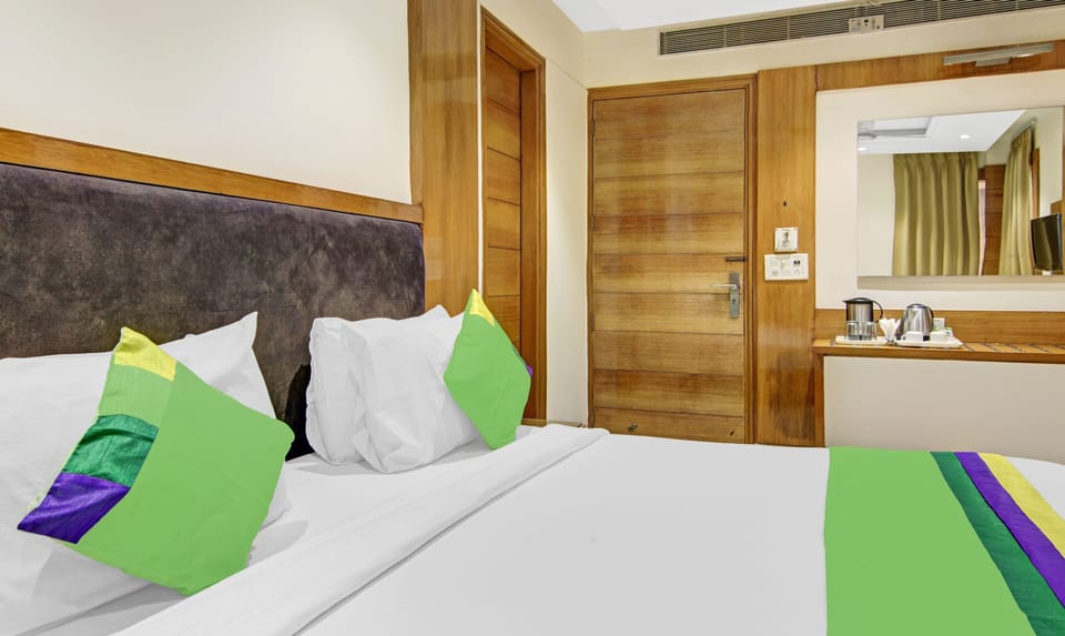 Premium Double Room | Desk, iron/ironing board