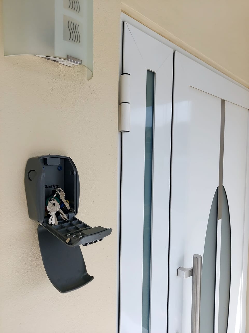 Lockbox with color coded keys