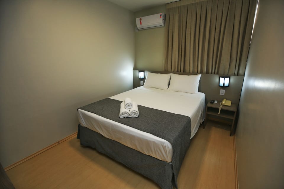 Hypo-allergenic bedding, desk, laptop workspace, free WiFi