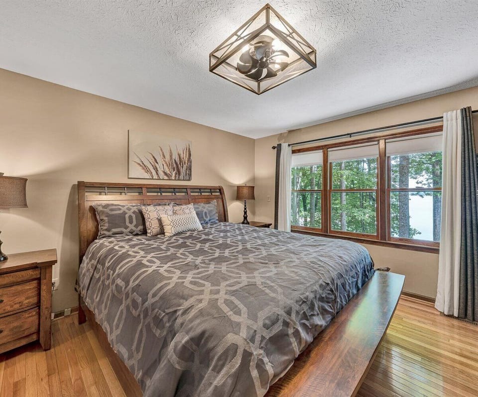 Main Level  Bedroom
