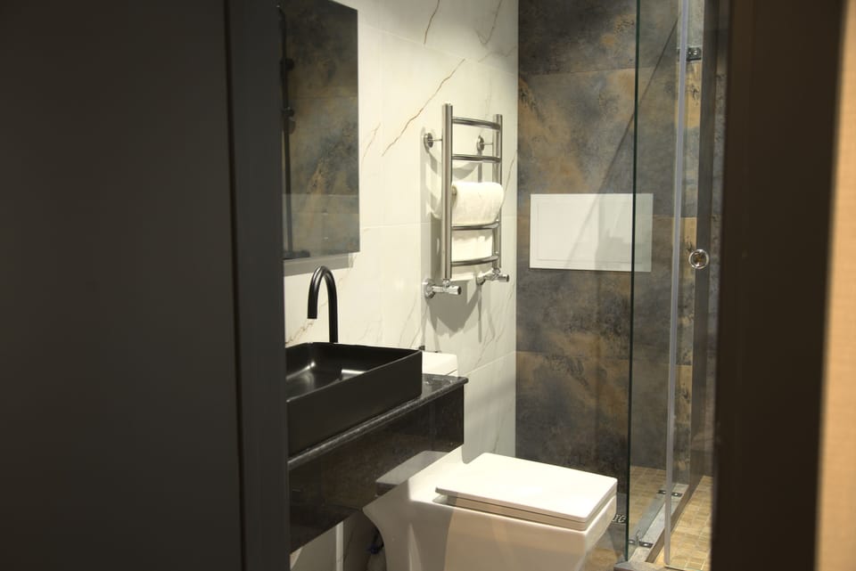 Luxury Double Room | Bathroom | Slippers, towels