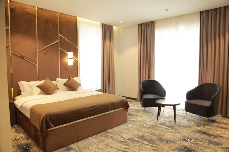 Luxury Double Room | Minibar, in-room safe, iron/ironing board, WiFi (free)