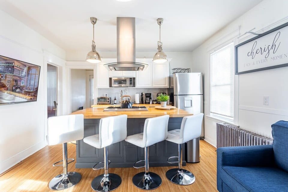 Cozy dining spot, perfect for meals or chatting.

